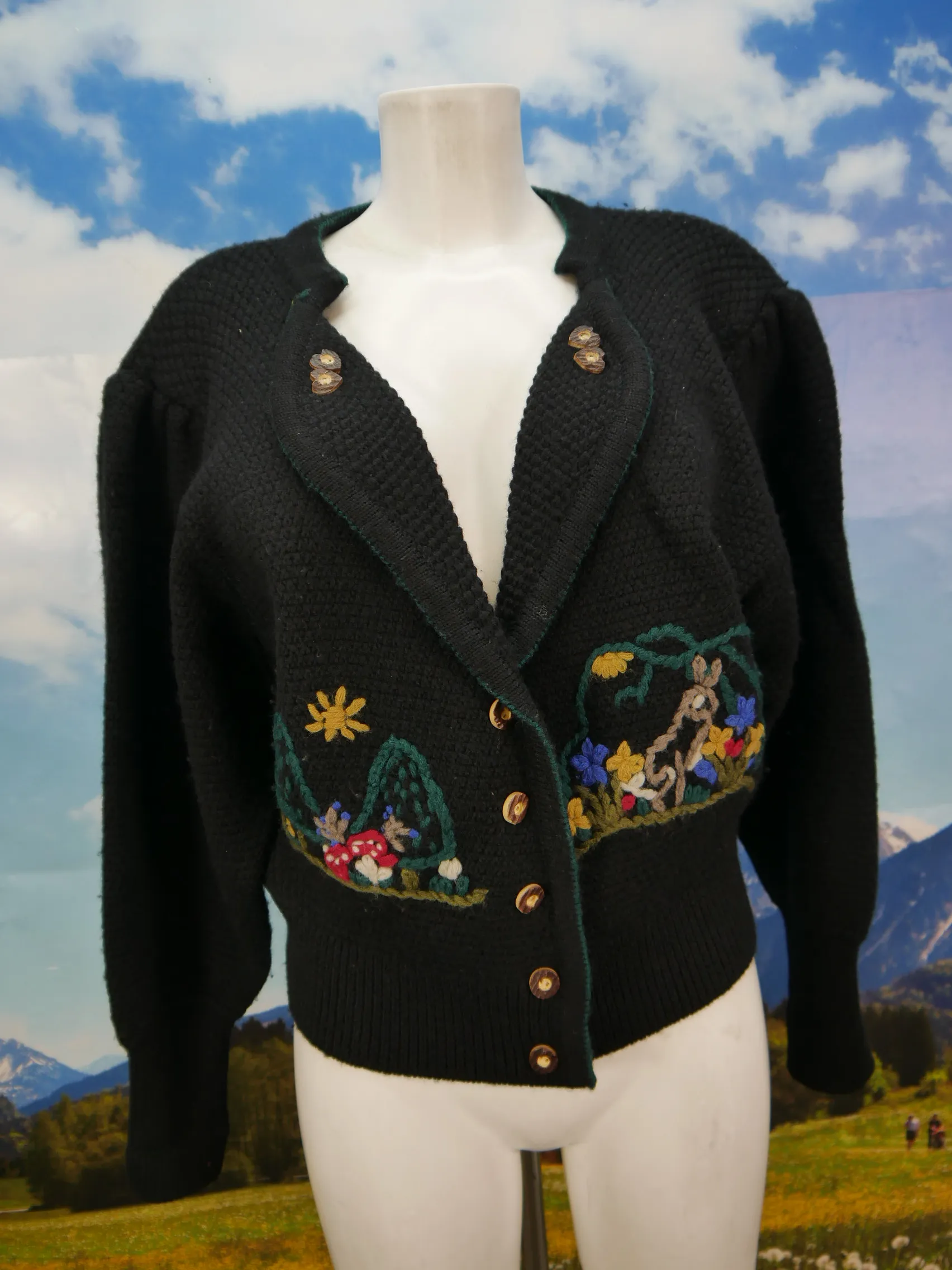 Alphorn Blumen Stickerei Puffärmel warm kurz Strickjacke in schwarz Jacke Gr.44