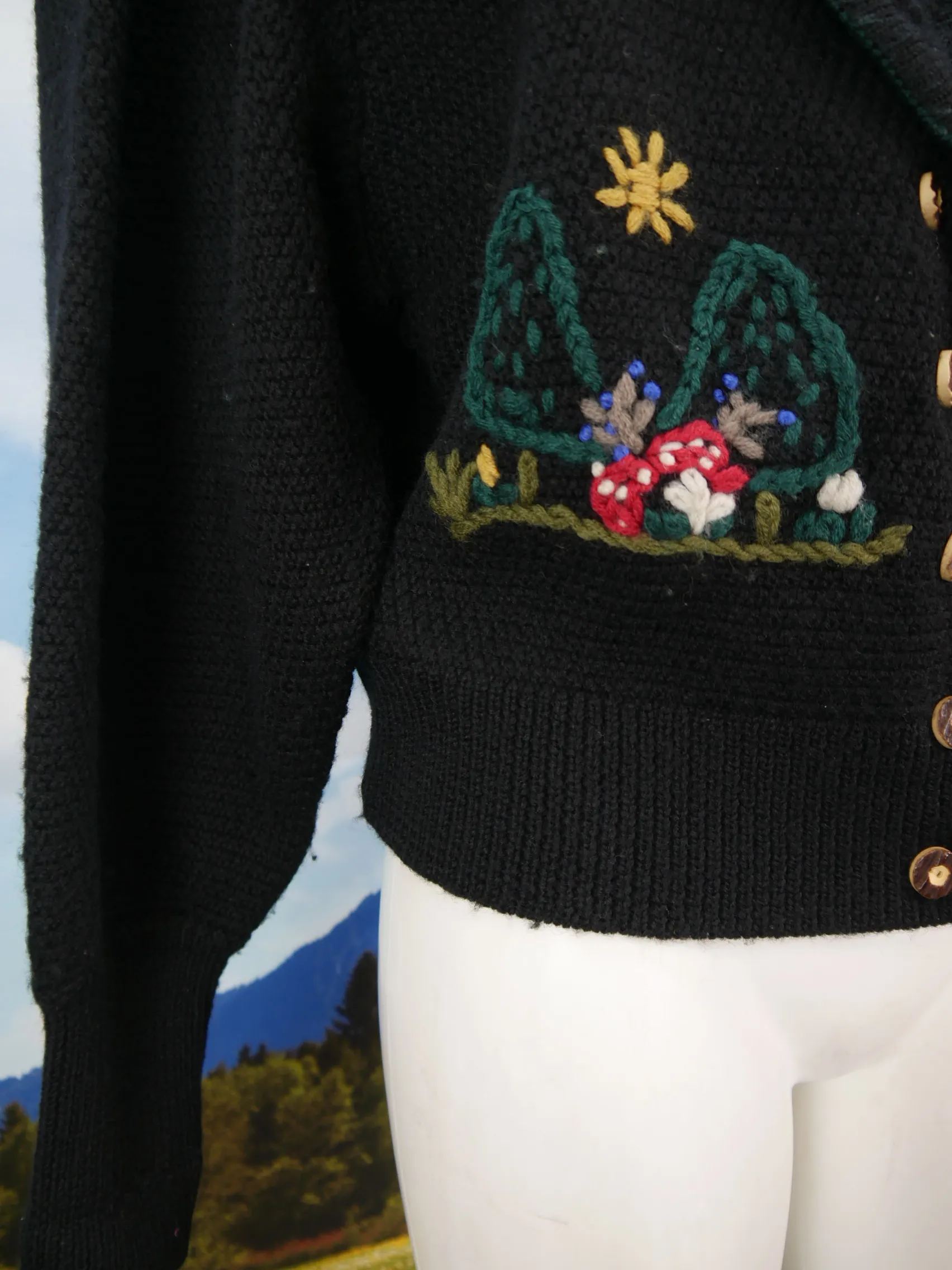 Alphorn Blumen Stickerei Puffärmel warm kurz Strickjacke in schwarz Jacke Gr.44