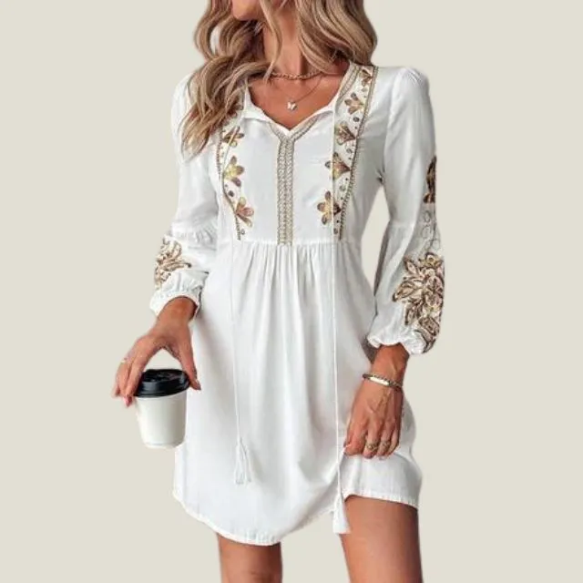 Besticktes Langarmkleid mit Schnürdetail