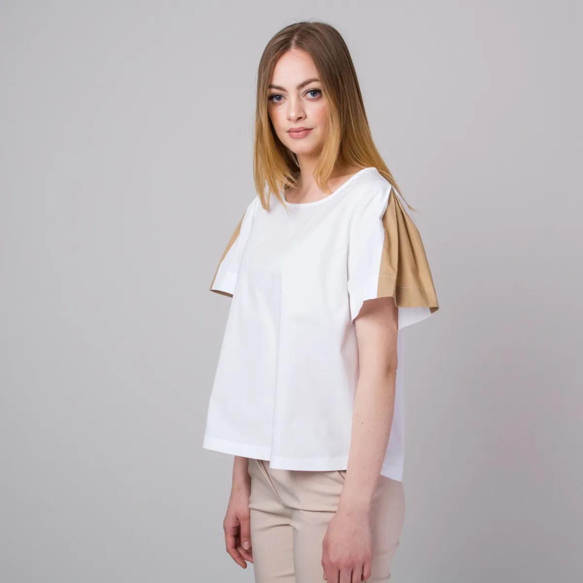 Damen T-Shirt mit dekorativ geschnittenen Ärmel 14027