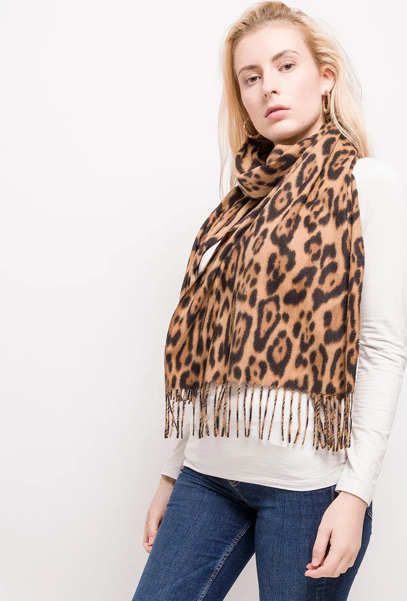 Fransenschal mit Leoparden-Tiermuster