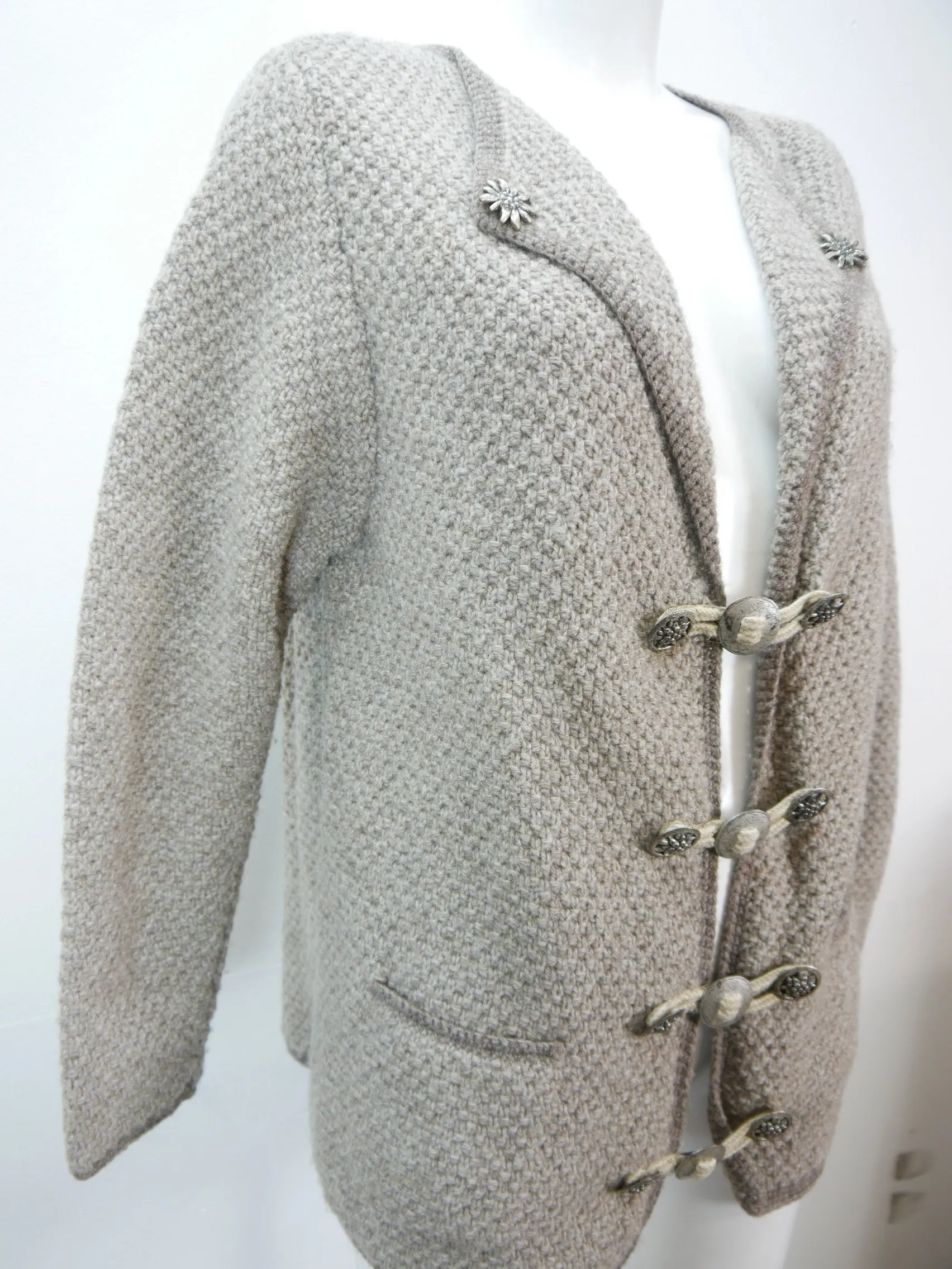 Handgestrickt beige mit Perlmuster und Edelweißknöpfe fesche Strickjacke Jacke Gr.42