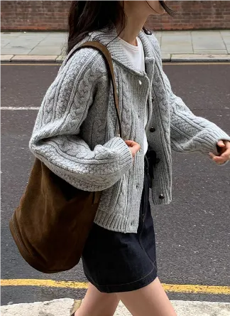 Heidi-Mode | Knopf Damen Strickjacke aus Daunen Lange Ärmel