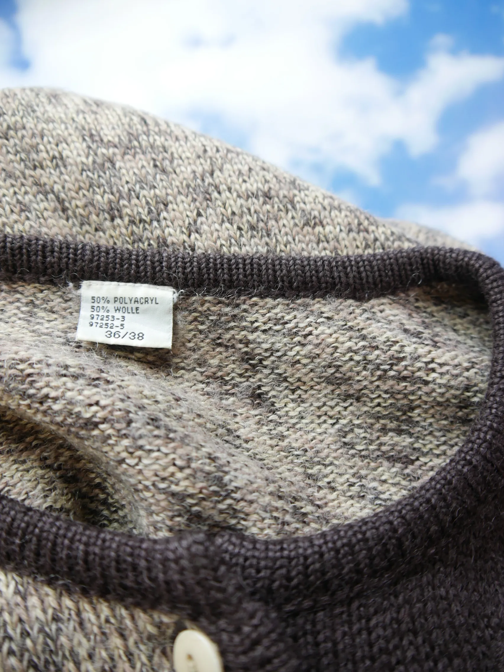 Herrlich schöne braune Strickjacke mit Zopfmuster Trachtenjacke Jacke Gr.36