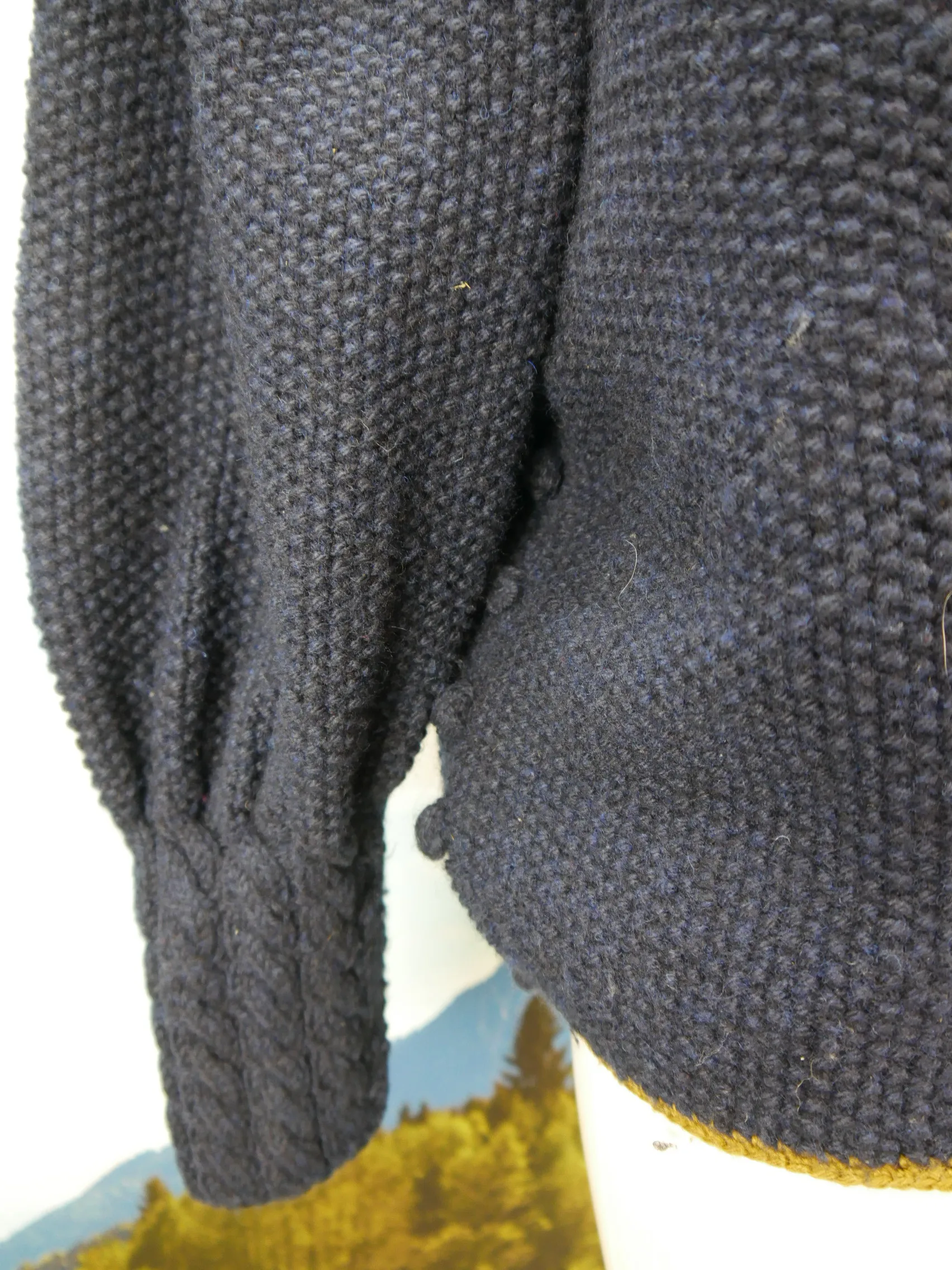 Hirschhorn Schnitzerei Handarbeit Puffärmel kurz Strickjacke in blau Jacke Gr.48