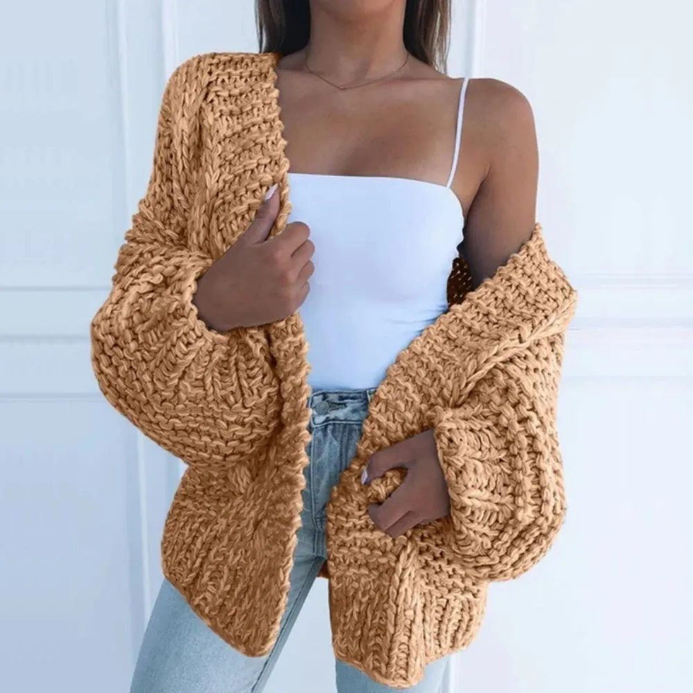 Modische und minimalistische Strickjacke für den Winter