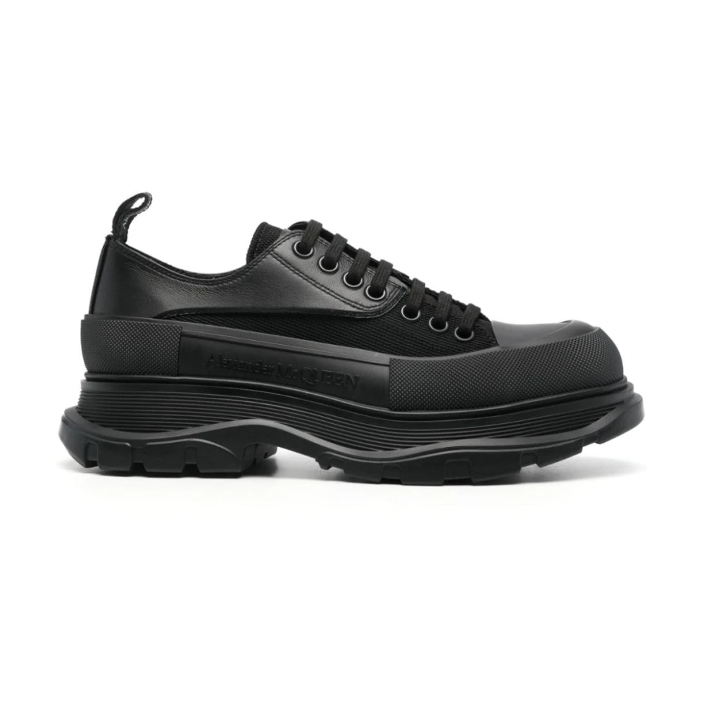 Schwarze Sneakers mit Mesh-Einsätzen