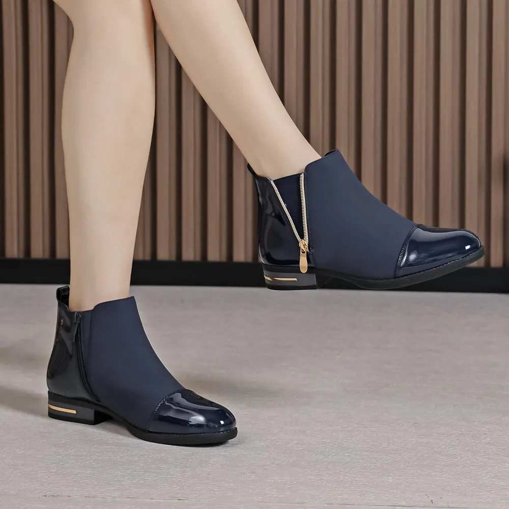 Stiefeletten aus Lackleder