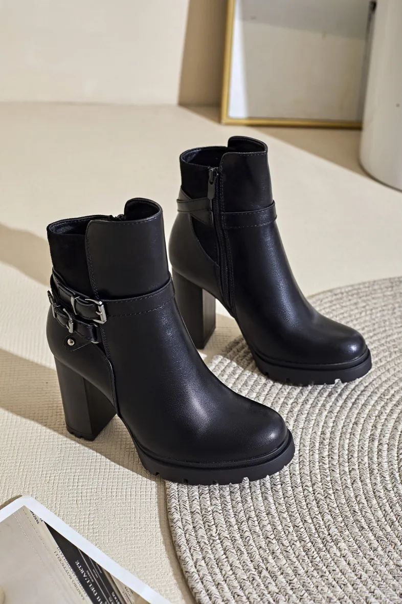 Stiefeletten mit Absatz und Isabella-Plateau