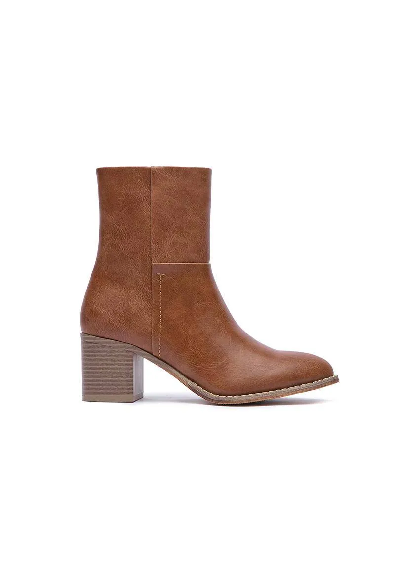 Stiefeletten mit spitzer Zehenpartie und Absatz
