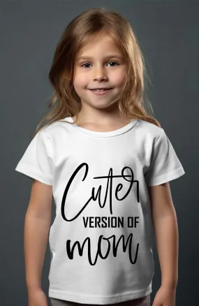 Version von Mama - Mädchen-T-Shirt