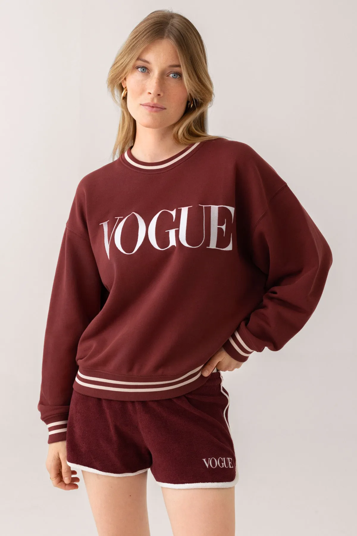VOGUE Sweatshirt Bordeaux mit Logo-Stickerei in Creme